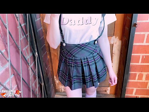 ❤️ 여학생은 그녀의 거시기를 깊이 빨고 수업 대신 성교합니다. ️❌ 포르노 우리 ❌️❤