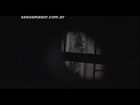 ❤️ 블론디는 중공 벽돌 뒤에 숨겨진 이웃 뱃사공에 의해 비밀리에 비디오에 녹화됩니다. ️❌ 포르노 우리 ❌️❤